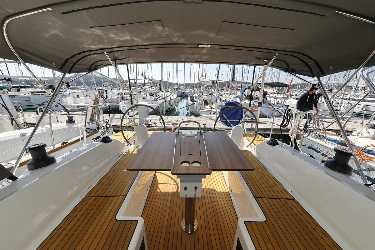 Bavaria C38 (Lea)  - 5