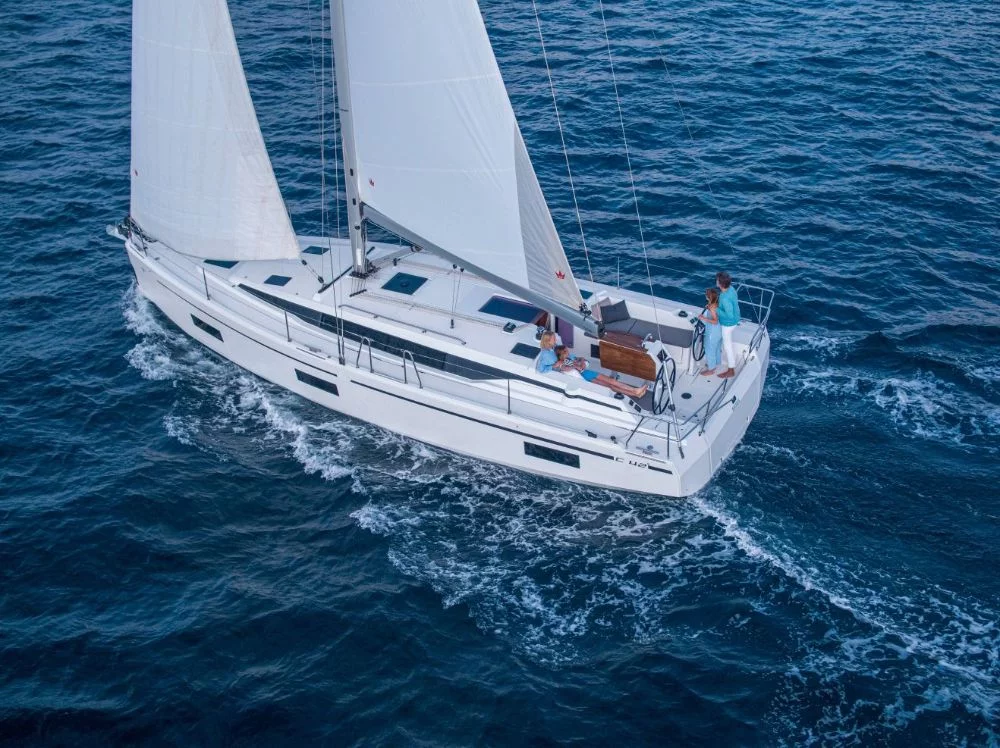 Bavaria C42 Style (Sea Breeze)  - 2