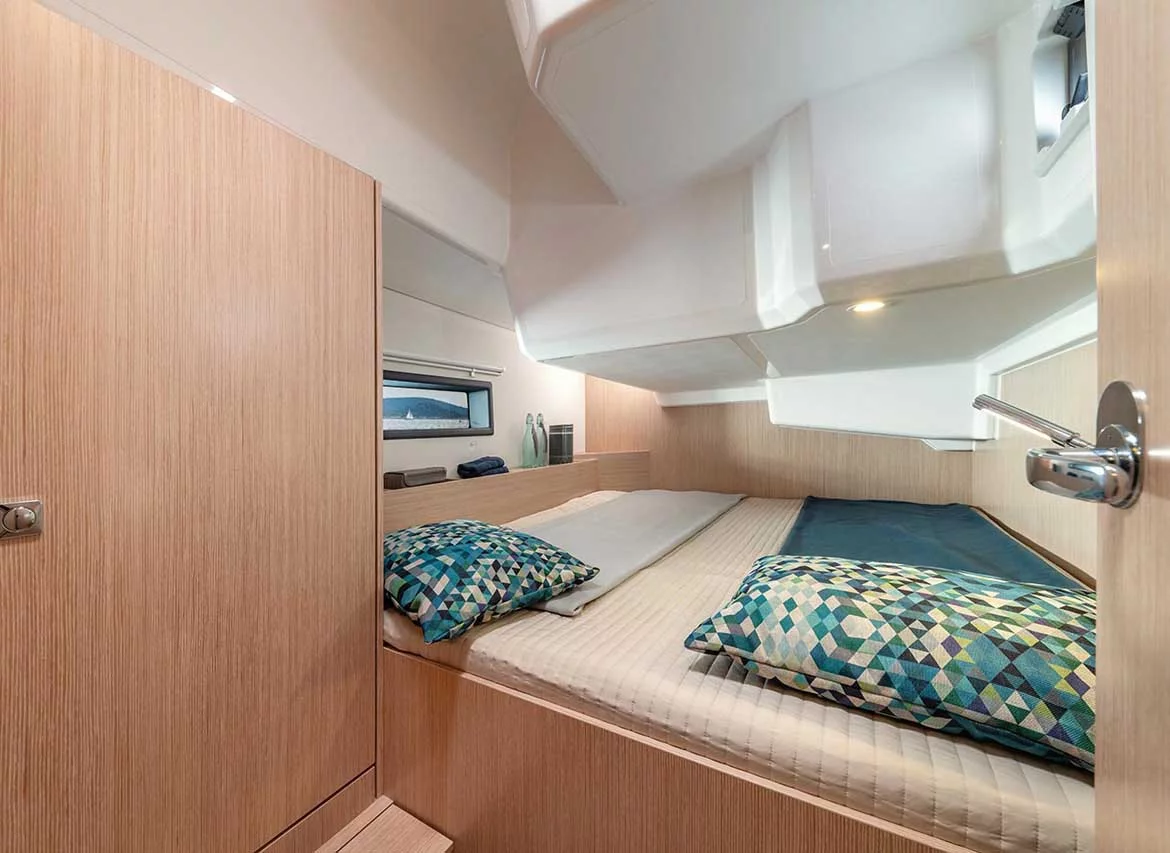Bavaria C42 Style (Sea Breeze)  - 12