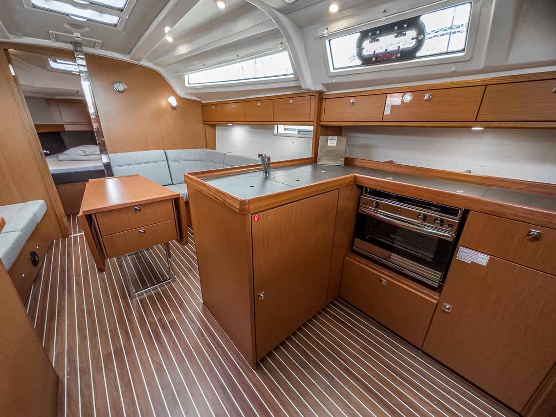 Photo #7 - Bavaria Cruiser 37 - 3 cab. (Scala) in Pula - 38770