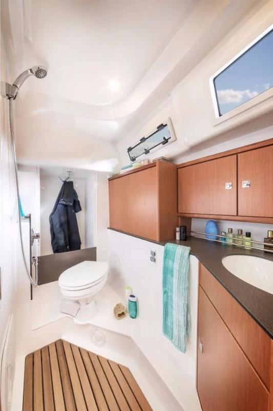 Bavaria Cruiser 34 - 2 cab. (Licence to chill)  - 13