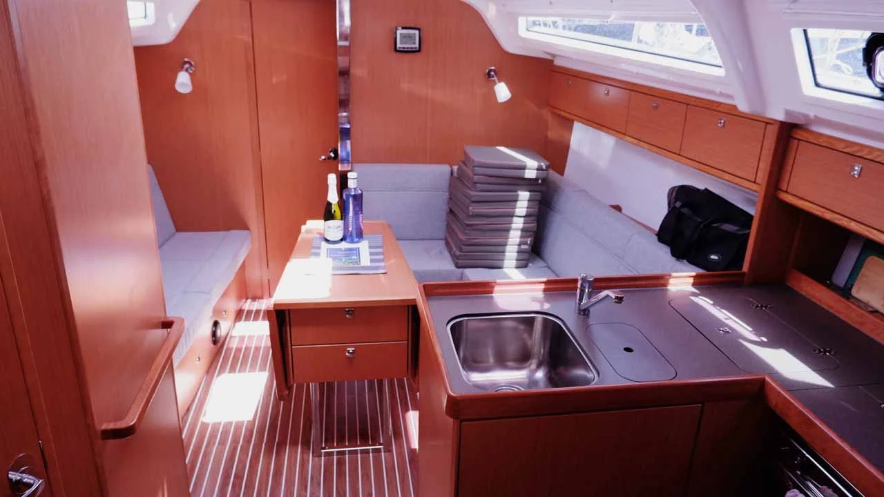Bavaria Cruiser 37 - 3 cab. (Catalina)  - 5