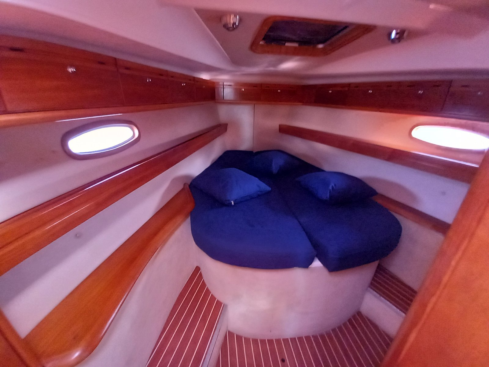 Photo #12 - Bavaria 42 Cruiser (Okeanis) en Salamina - 38816
