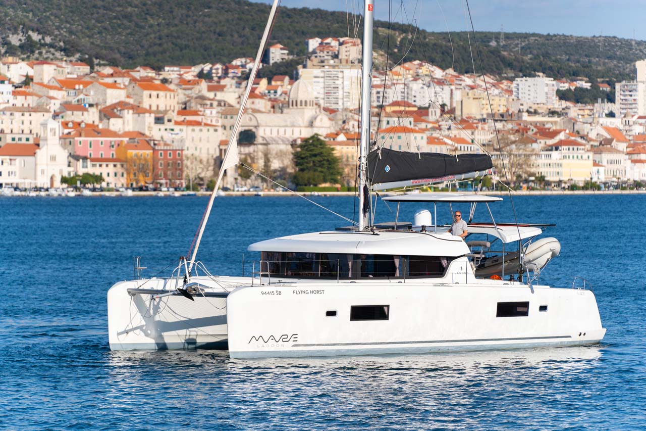 Photo #1 - Lagoon 42 - 4 + 2 cab. (Flying Horst) in Sibenik - 38833