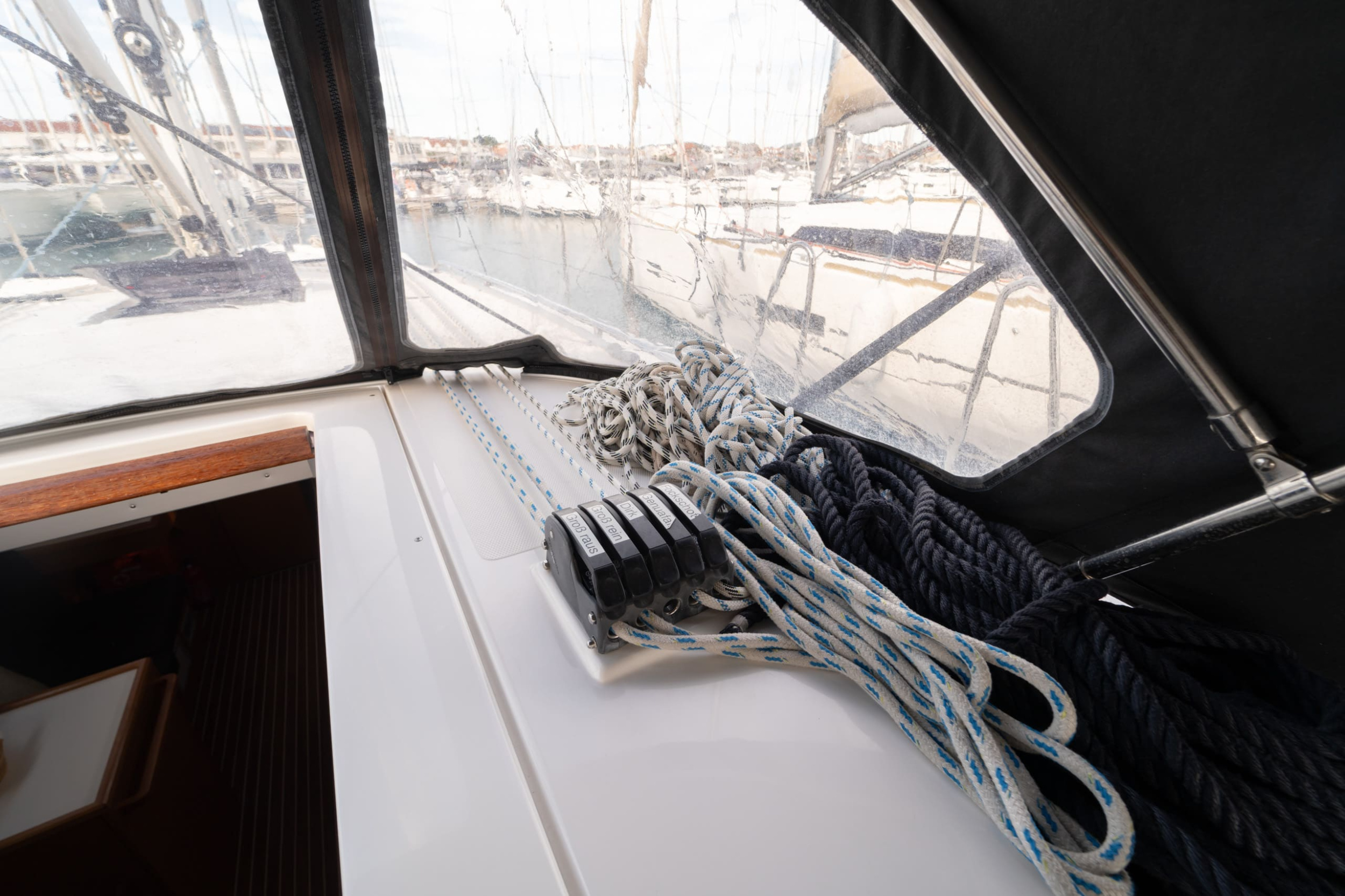 Bavaria C38 — photo 11