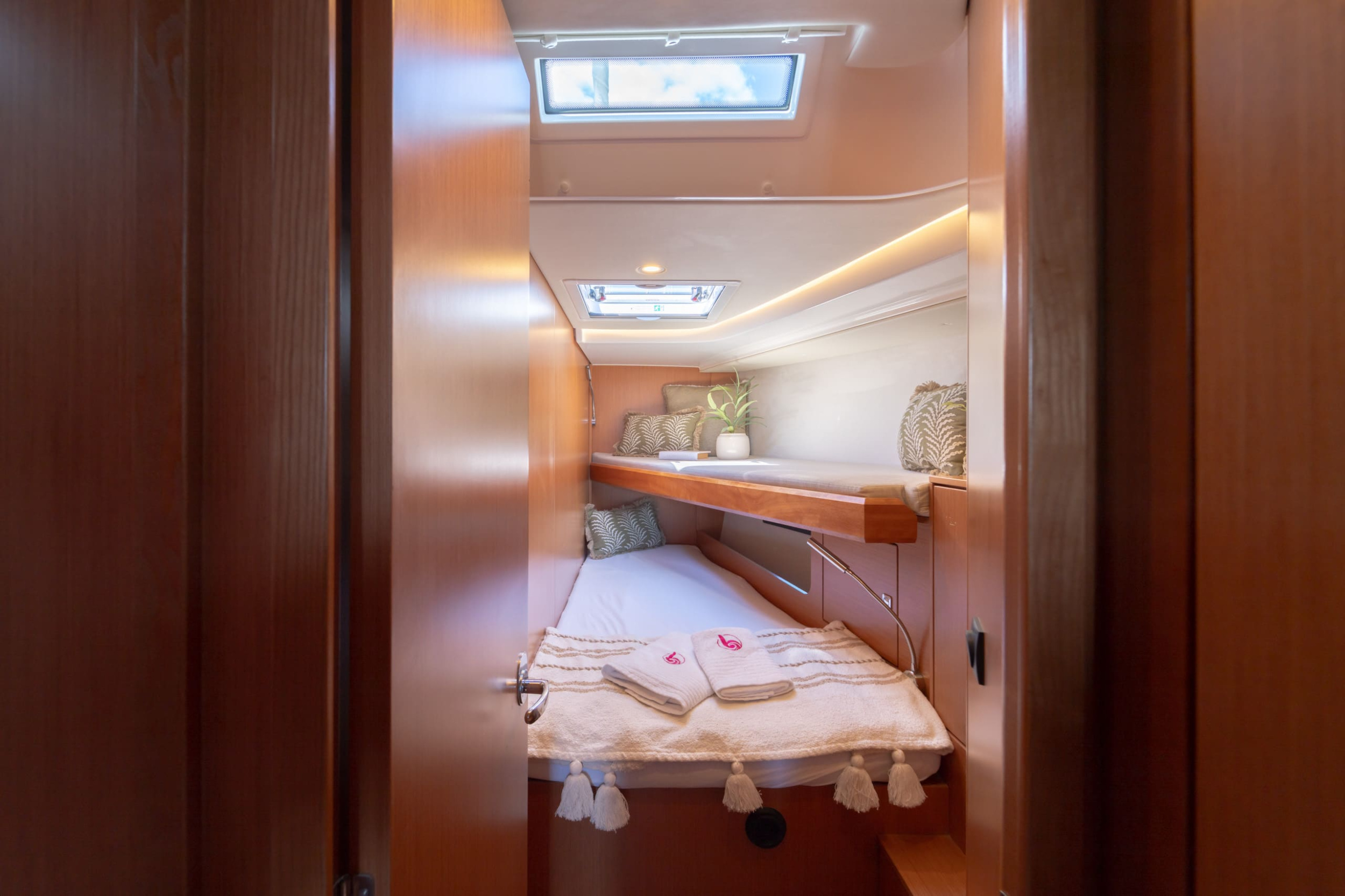 Bavaria C45 - 4 cab. — photo 24