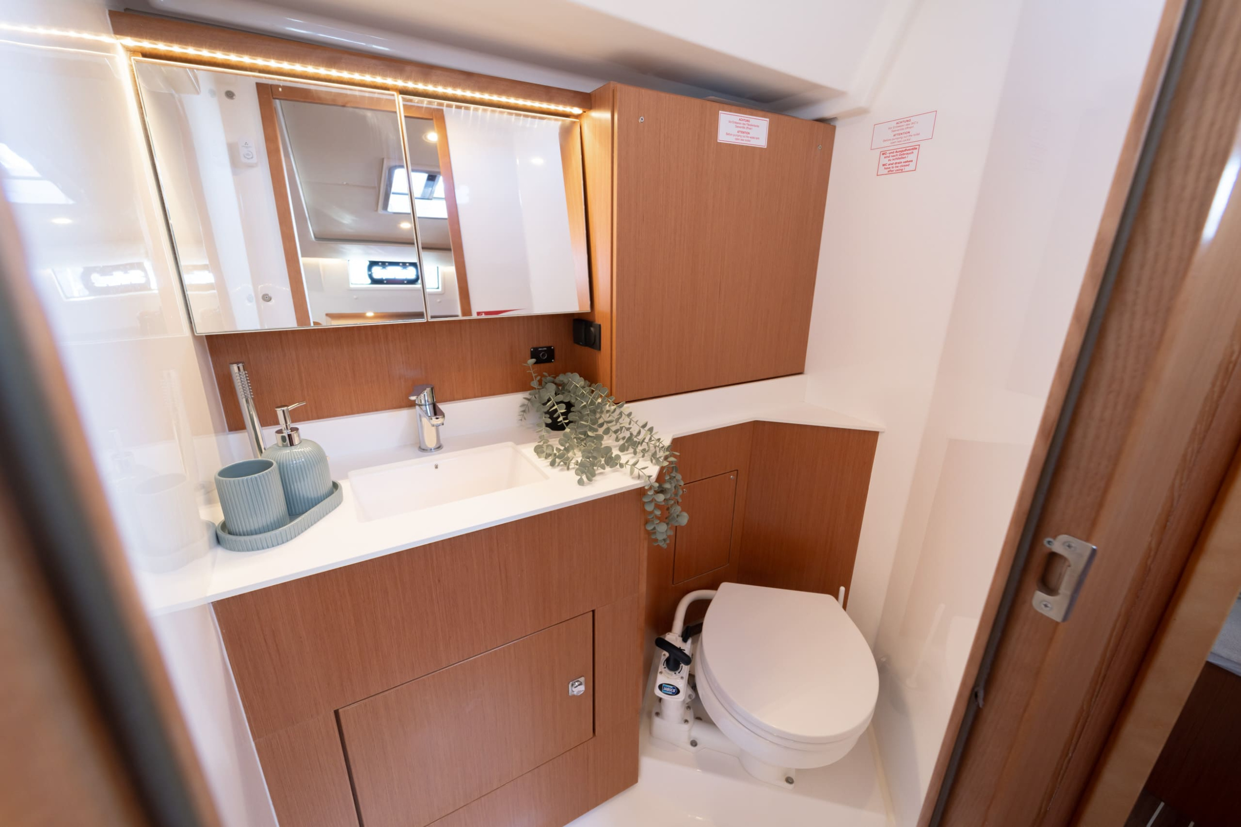 Bavaria C45 - 4 cab. — photo 27