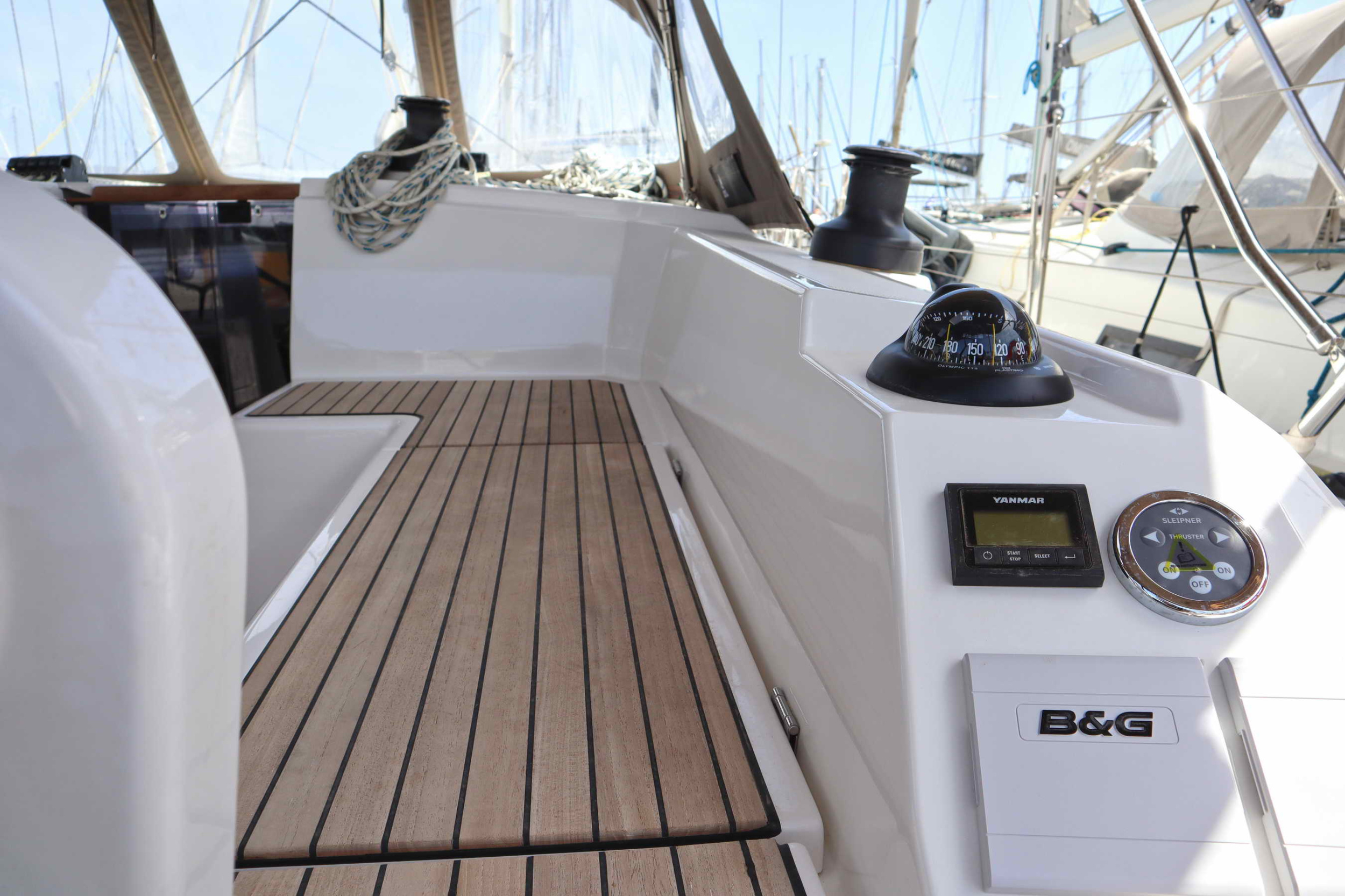Photo #7 - Bavaria C42 (PRESTIGE) in Paros - 38880