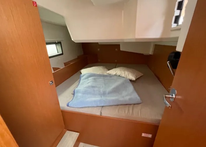 Bavaria C42 — photo 15