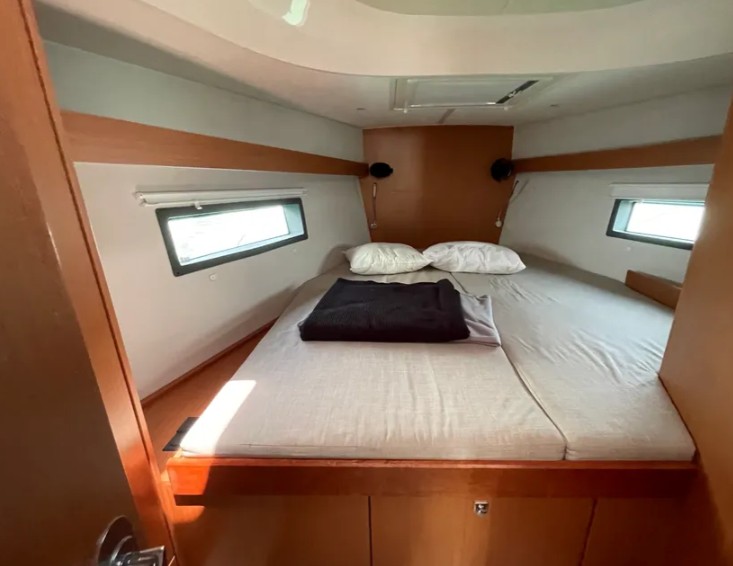 Bavaria C42 — photo 17