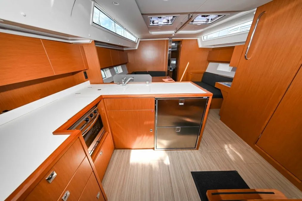 Bavaria C45 - 3 cab. — photo 22
