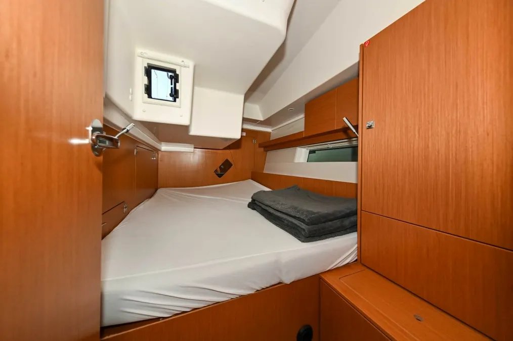 Bavaria C45 - 3 cab. — photo 24