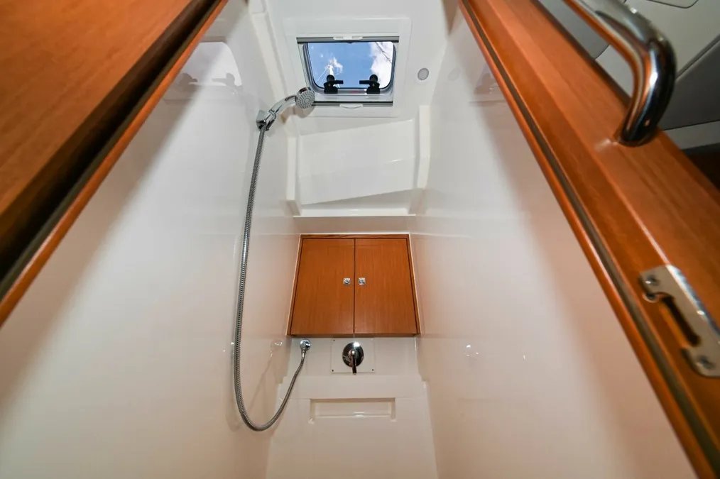 Bavaria C45 - 3 cab. — photo 3