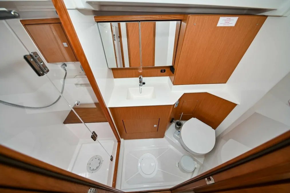 Bavaria C45 - 3 cab. — photo 4