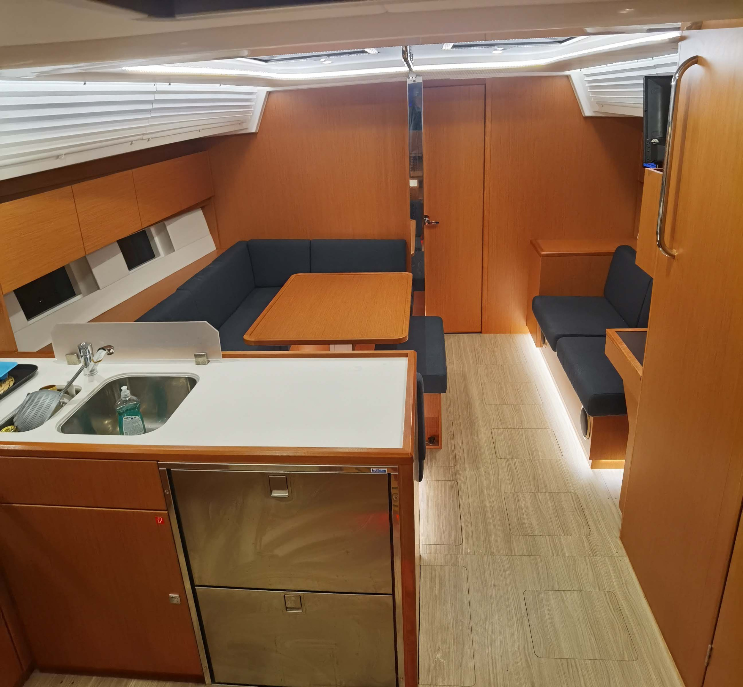 Photo #4 - Bavaria C45 - 3 cab. (PRESTIGE) en Atenas - 38884