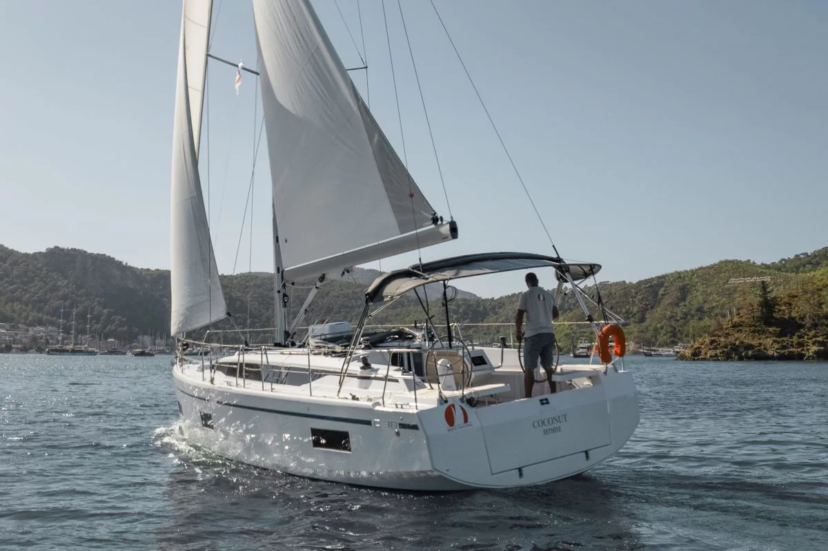 Bavaria C38 (Coconut)  - 11