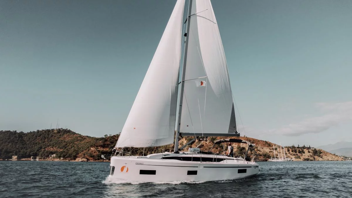 Bavaria C38 (Coconut)  - 15