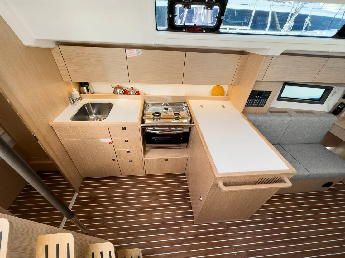 Bavaria C38 (Coconut)  - 22
