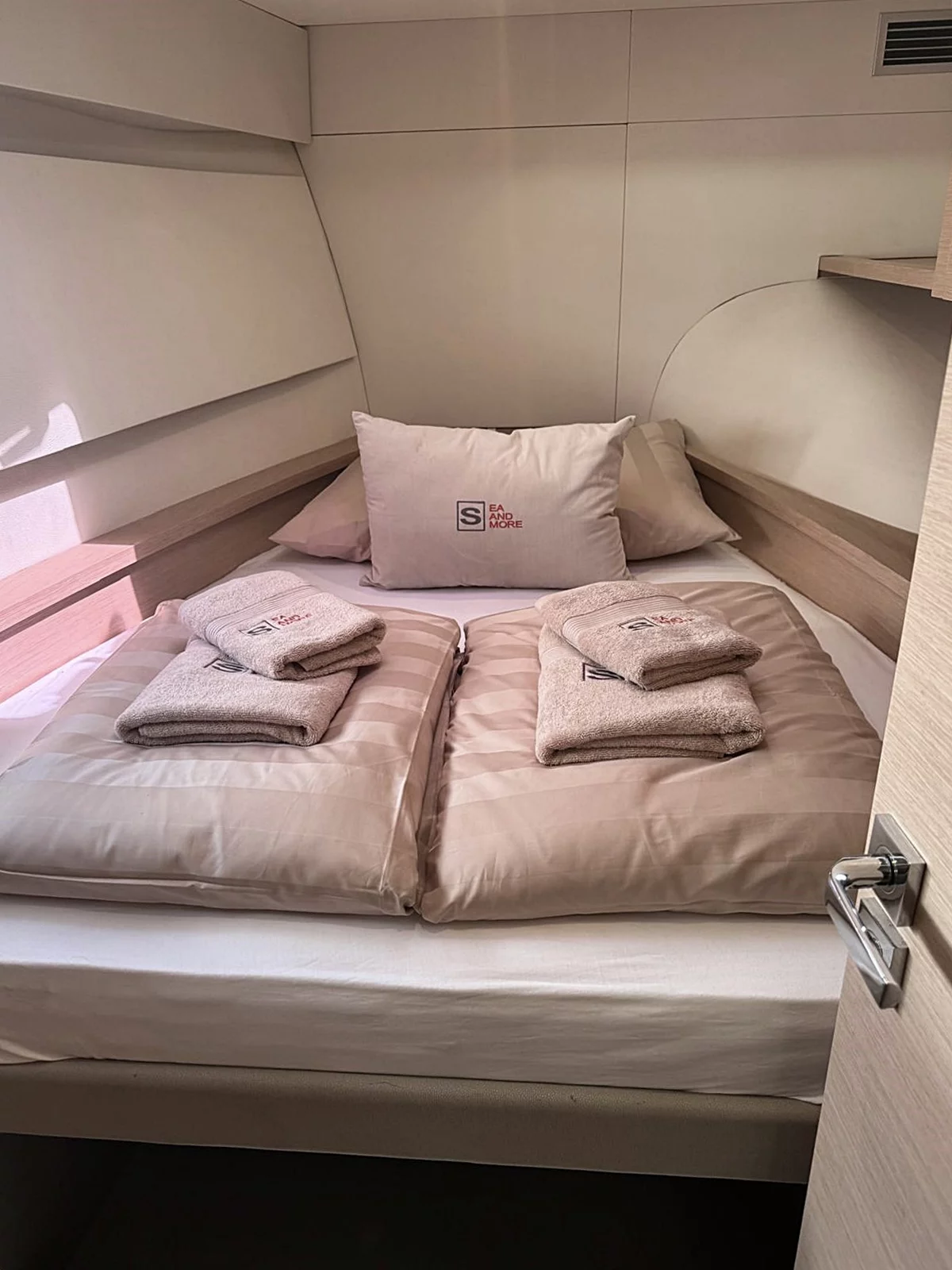 Fountaine Pajot MY 37 (Thunderball)  - 14