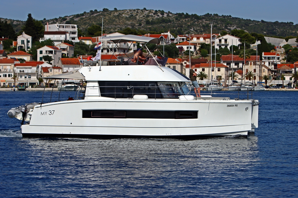 Photo #3 - Fountaine Pajot MY 37 (Thunderball) in Rogoznica - 38949