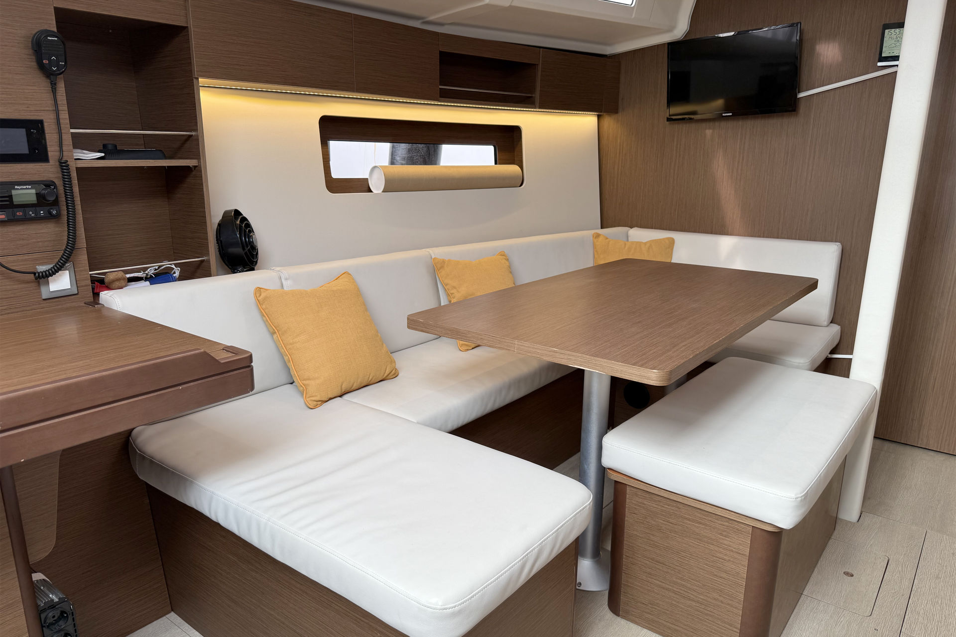 Oceanis 37.1 — photo 15