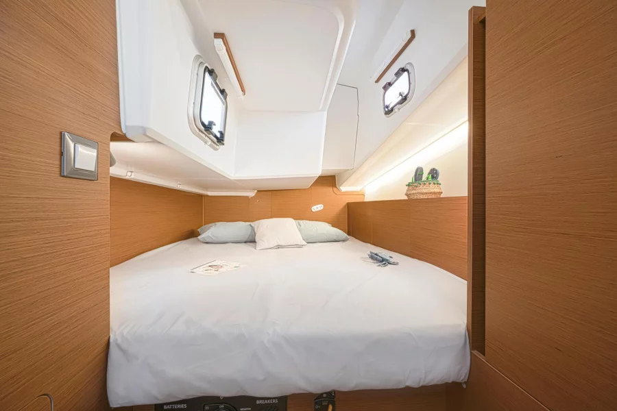 Sun Odyssey 380 (Princess Tia)  - 8