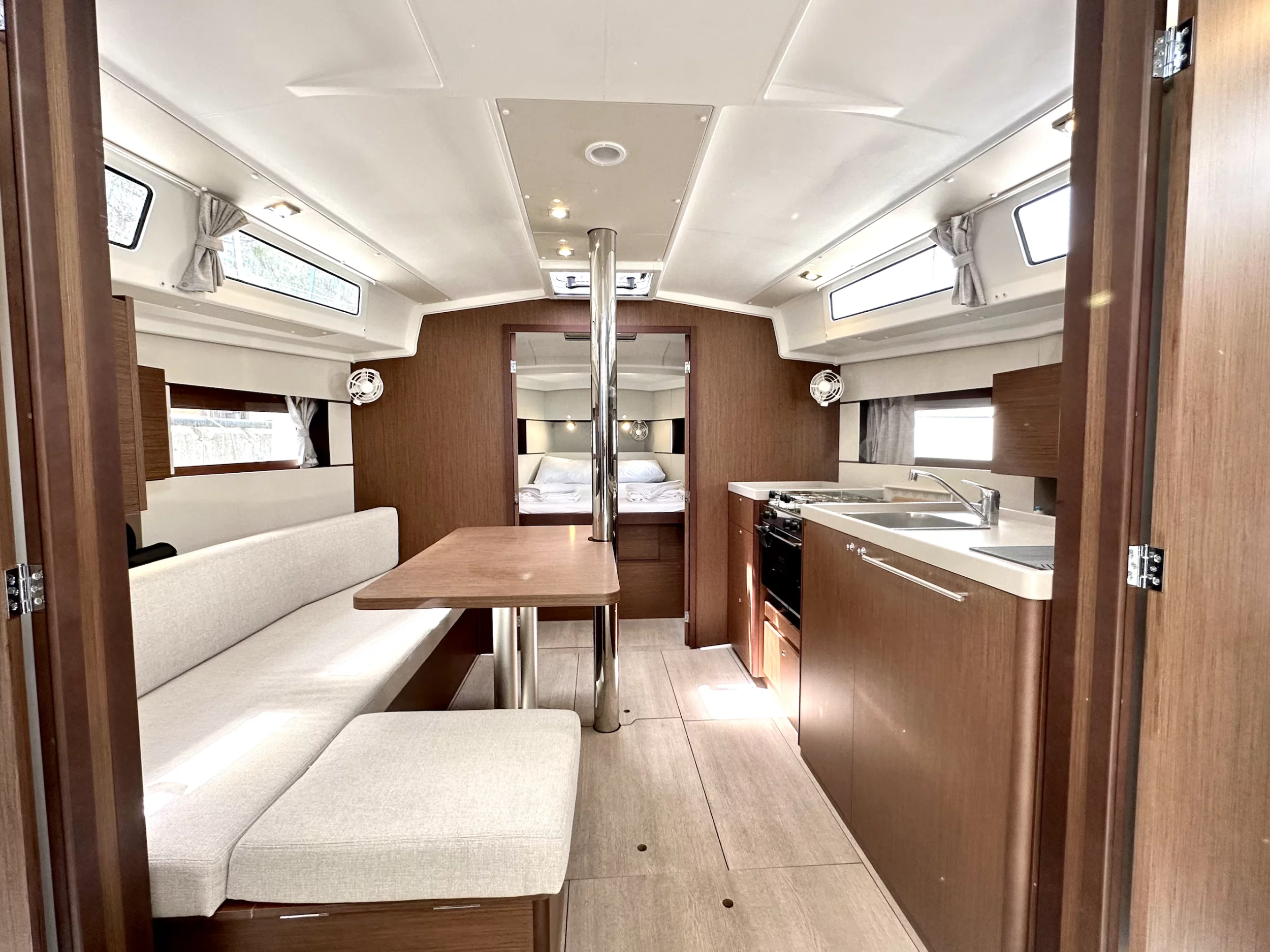 Oceanis 38.1 (Sail Pride)  - 4