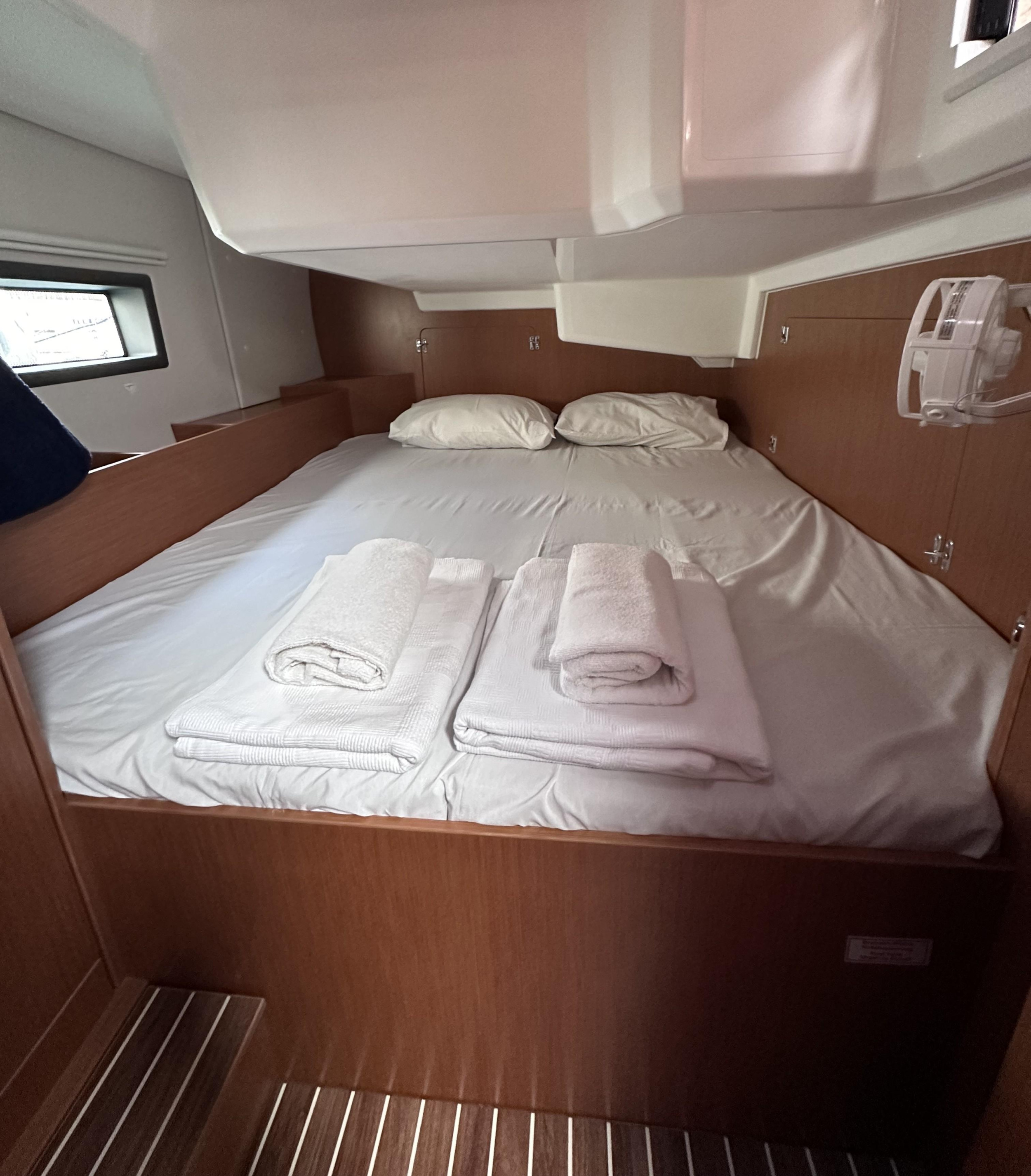 Bavaria C42 — photo 7