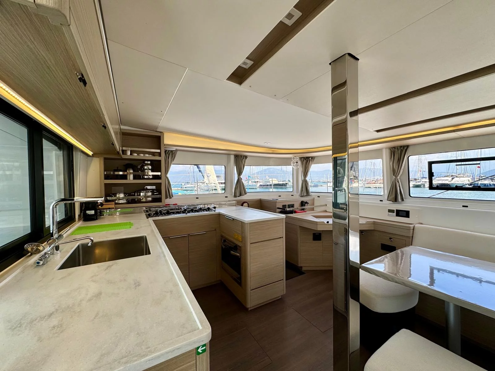 Lagoon 46 - 4 + 2 cab. (Sail Andromeda)  - 12