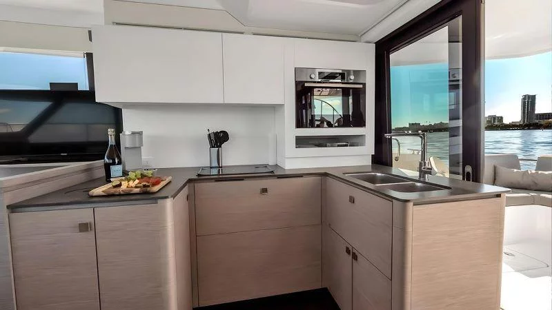 Fountaine Pajot MY5 (Red Lyon)  - 4