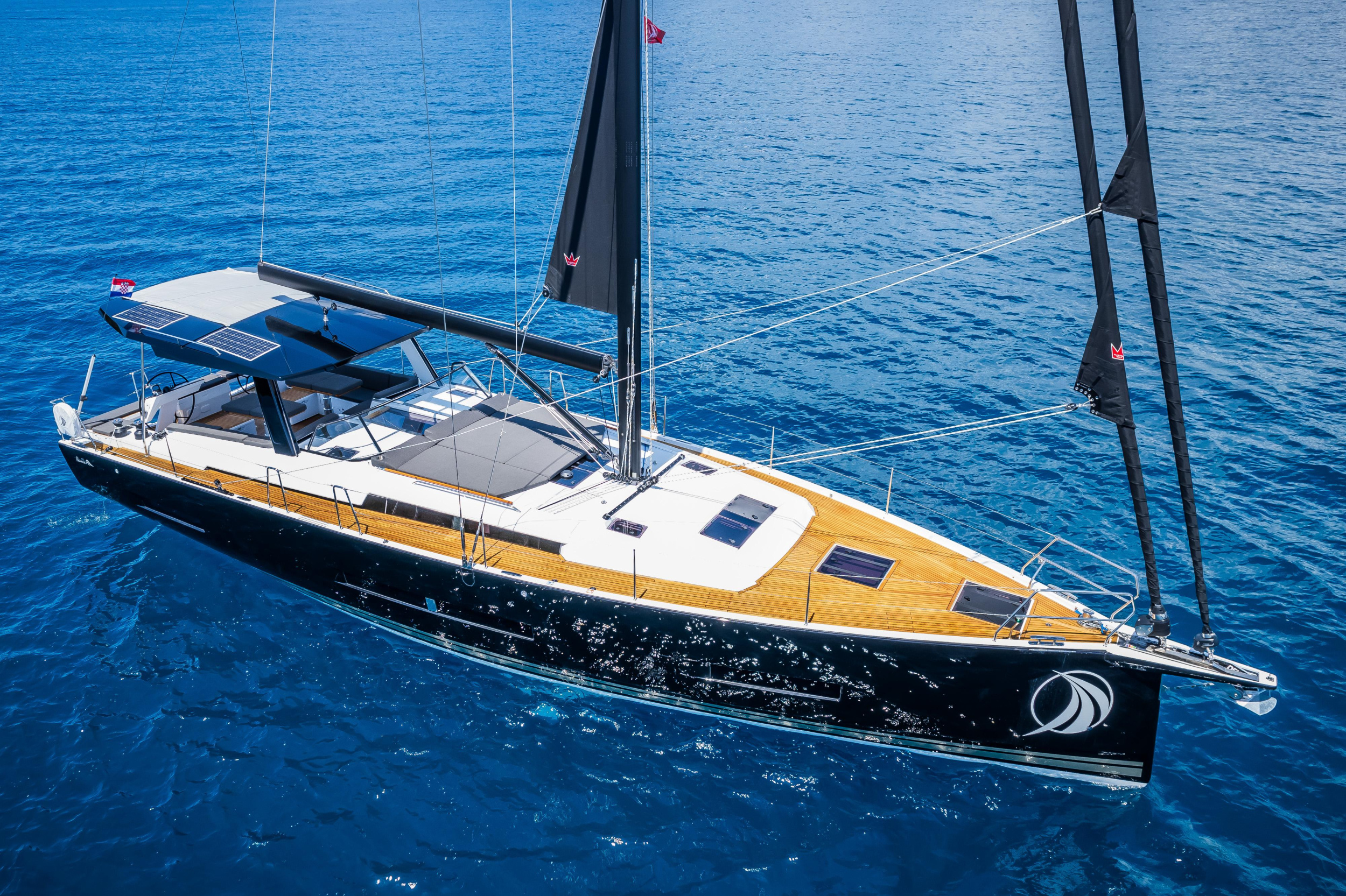 Photo #3 - Hanse 510 - 4 + 1 cab. (Darling - OW) in Trogir - 39169