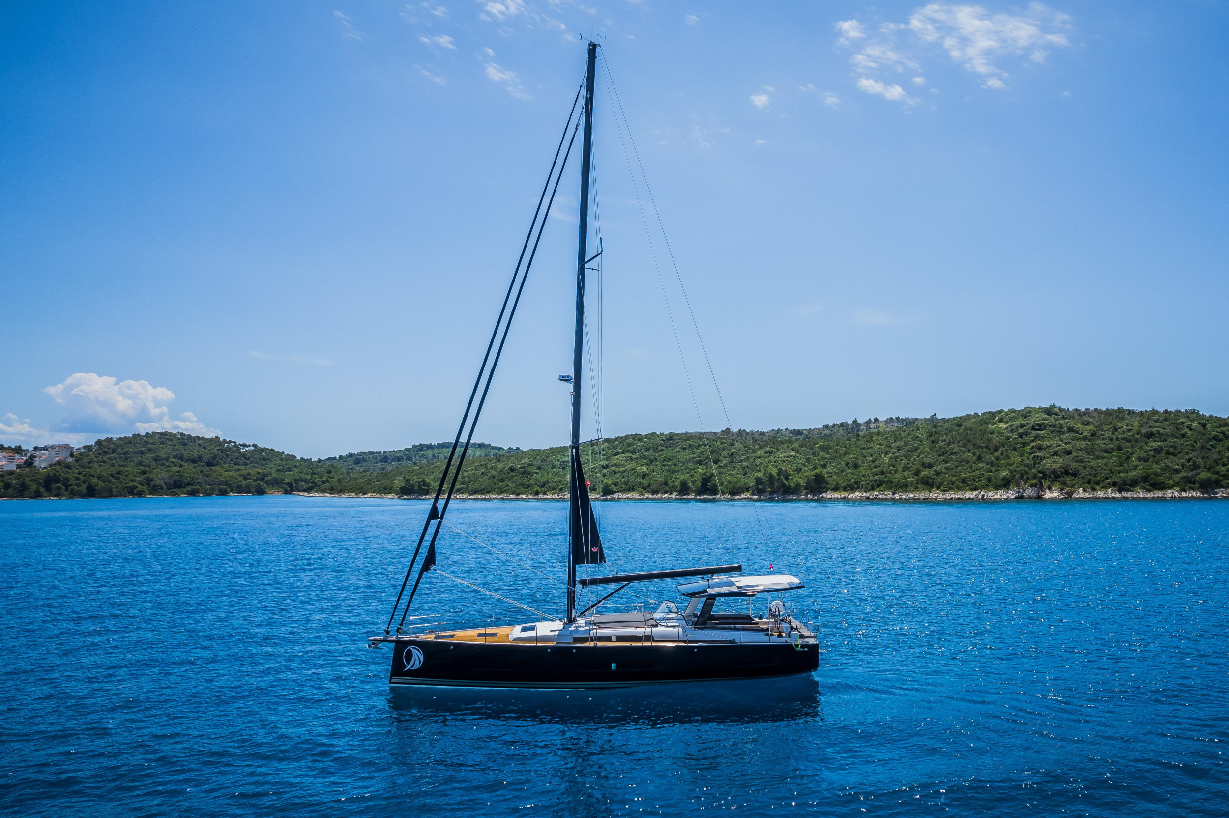 Photo #5 - Hanse 510 - 4 + 1 cab. (Darling - OW) in Trogir - 39169