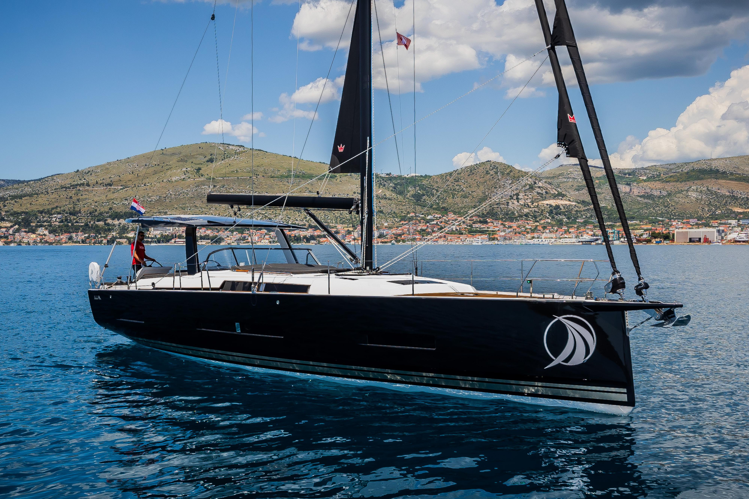 Photo #6 - Hanse 510 - 4 + 1 cab. (Darling - OW) in Trogir - 39169