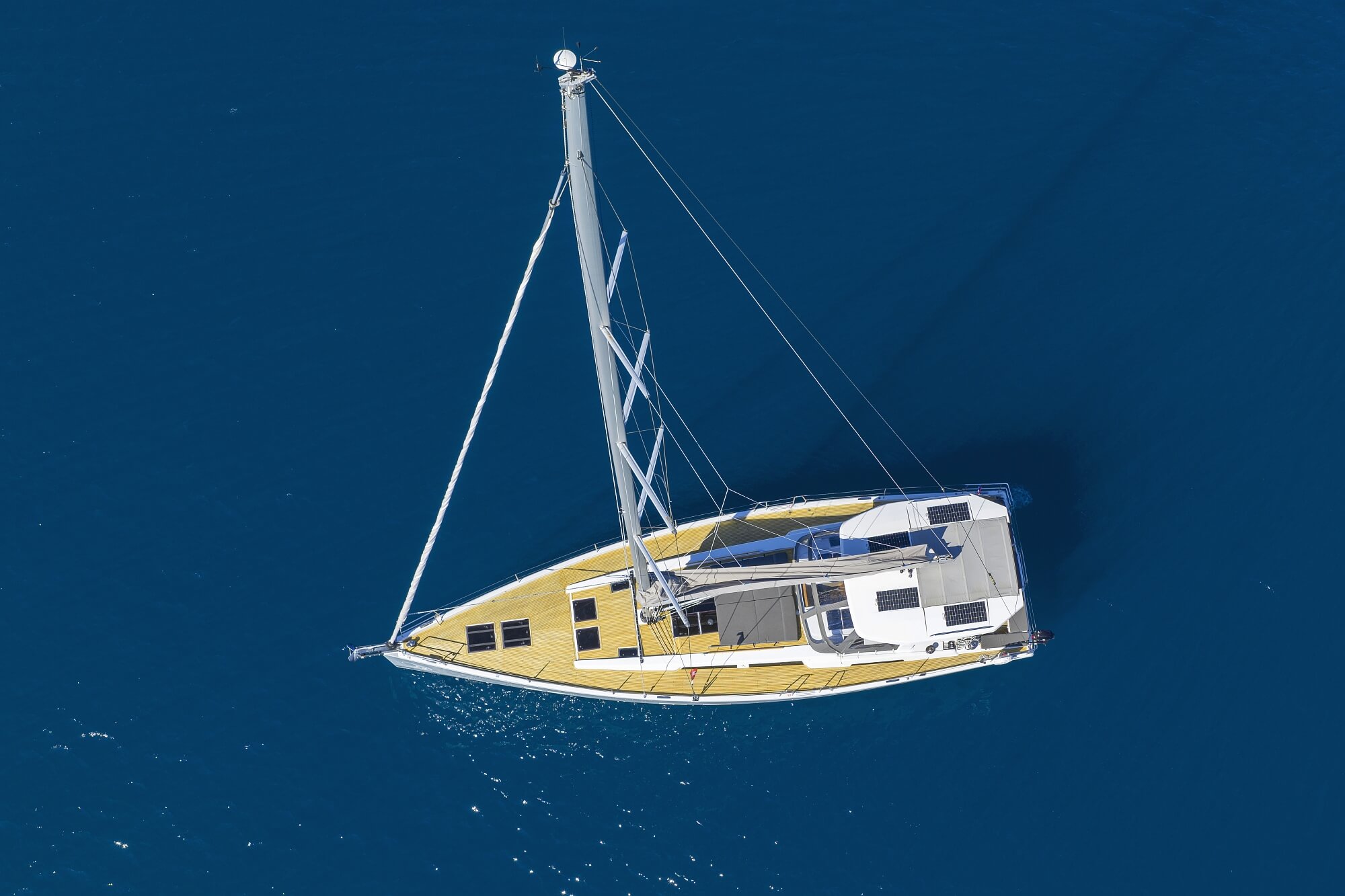 Hanse 588 - 3 + 1 cab. — photo 4