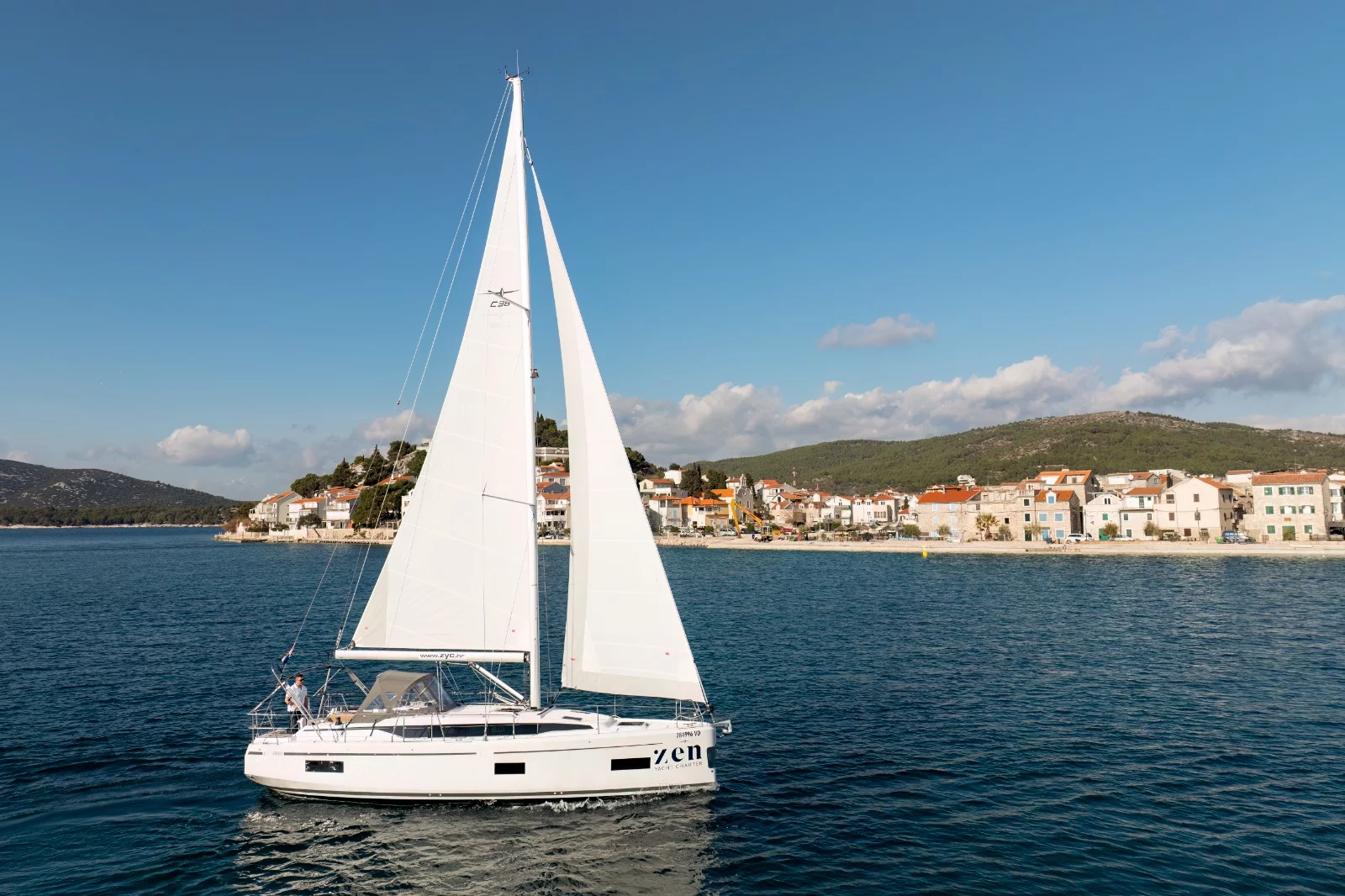 Bavaria C38 (Aura)  - 2