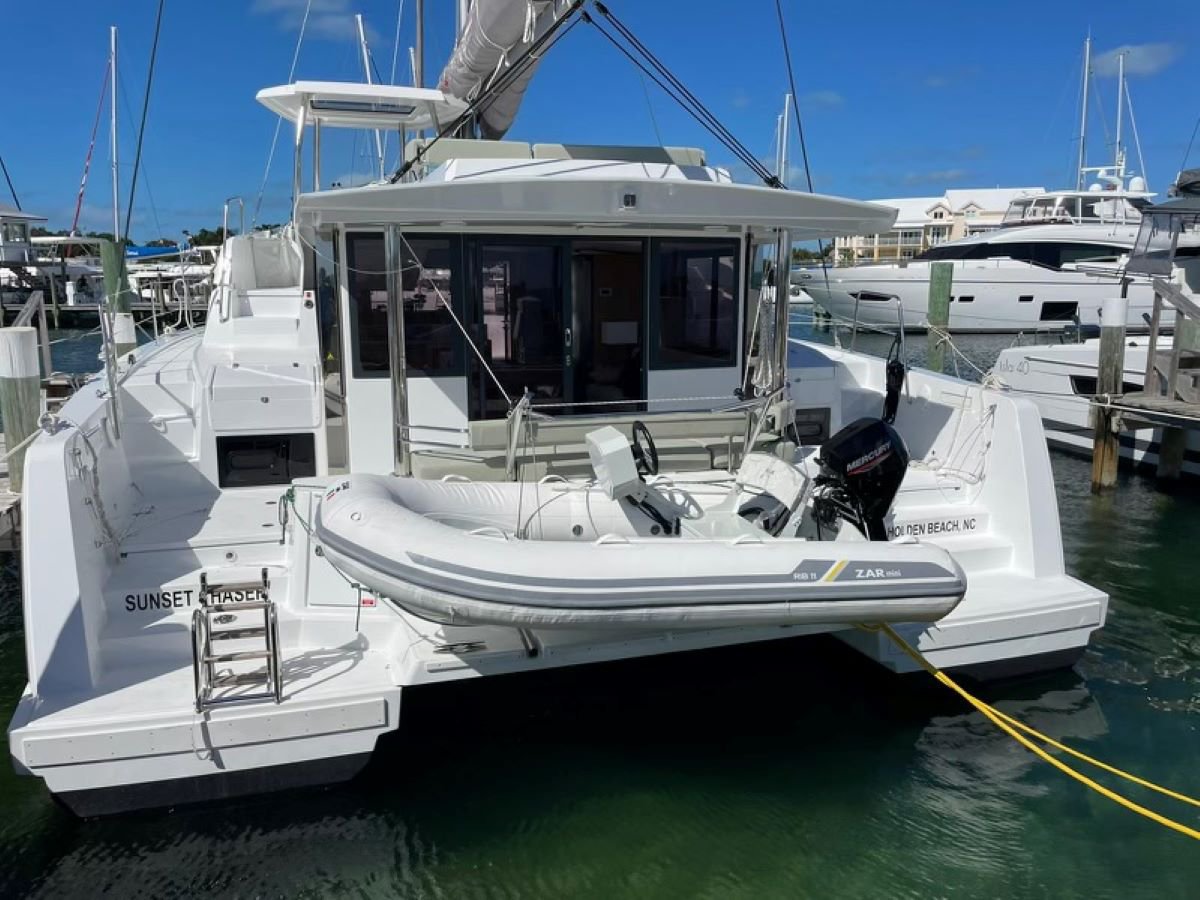 Photo #3 - Bali 4.4 - 3 + 1 cab. (Sunset Chaser) in Marsh Harbour - 39309