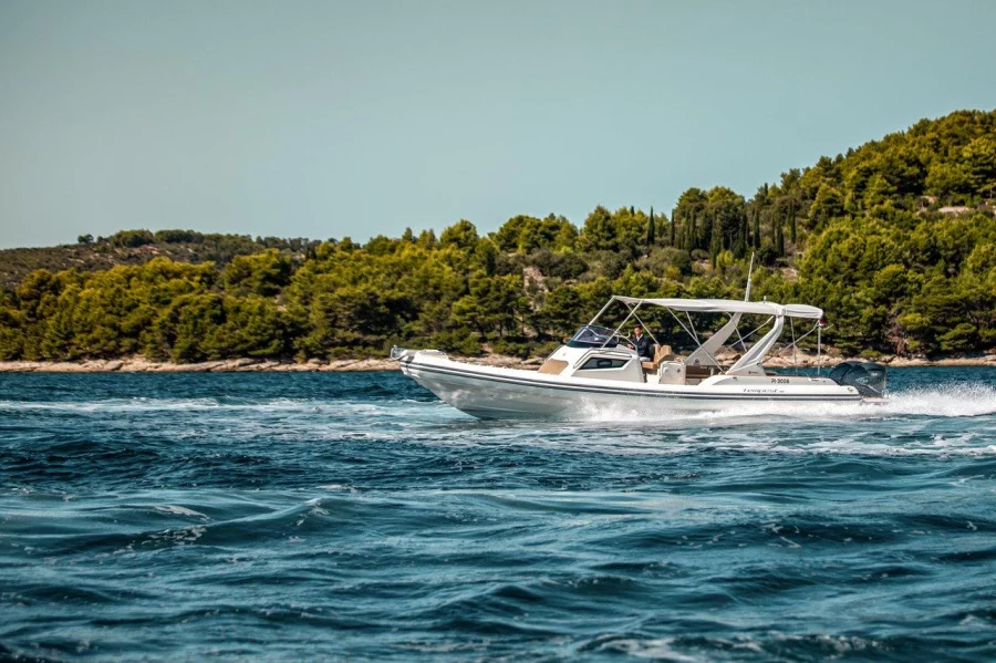 Tempest 40 (Gina)  - 15