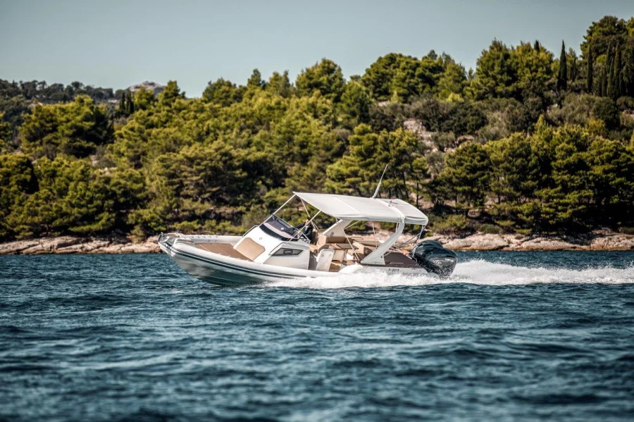 Tempest 40 (Gina)  - 18