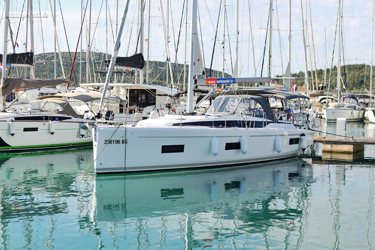 Photo #3 - Bavaria C42 (Summertime) in Pirovac - 39348