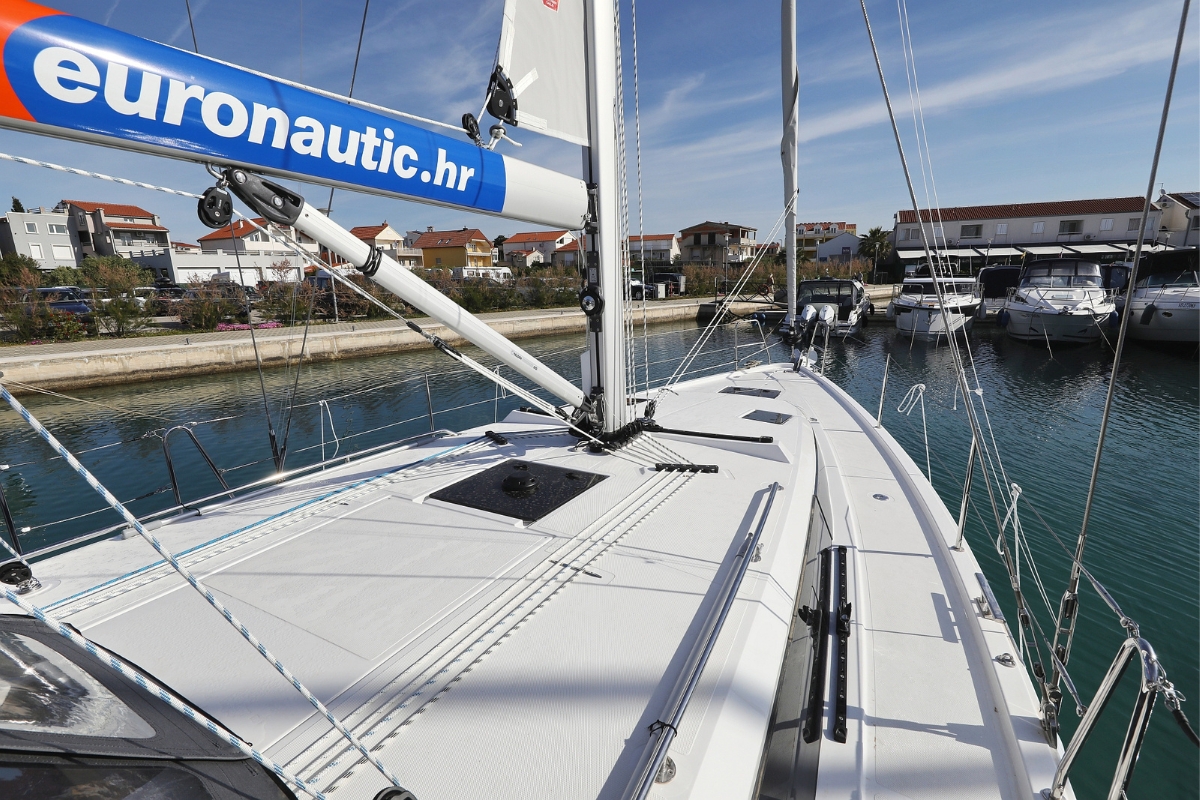 Photo #4 - Bavaria C42 (Summertime) in Pirovac - 39348