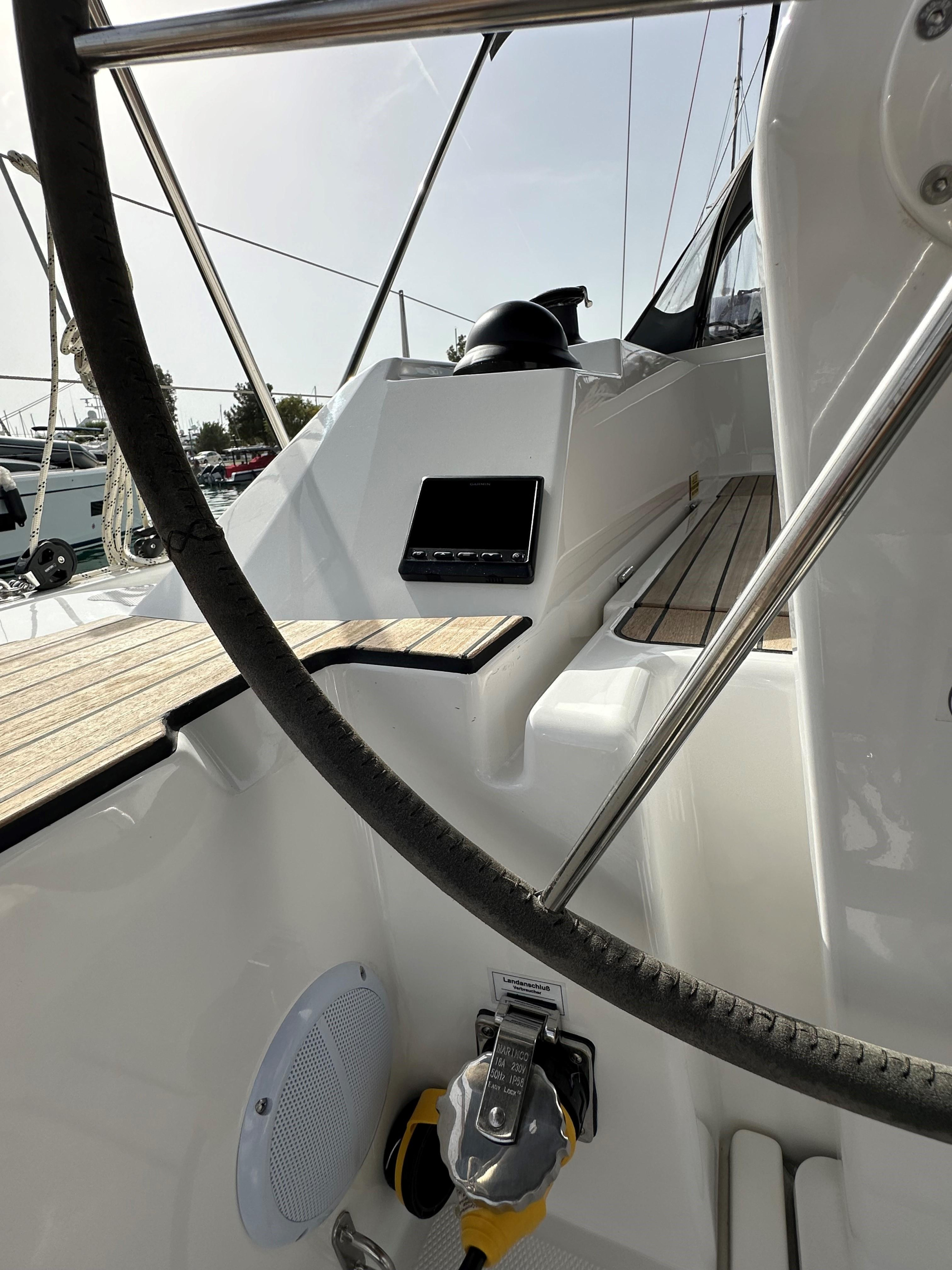 Photo #19 - Bavaria C38 (Melina) in Athen - 39366