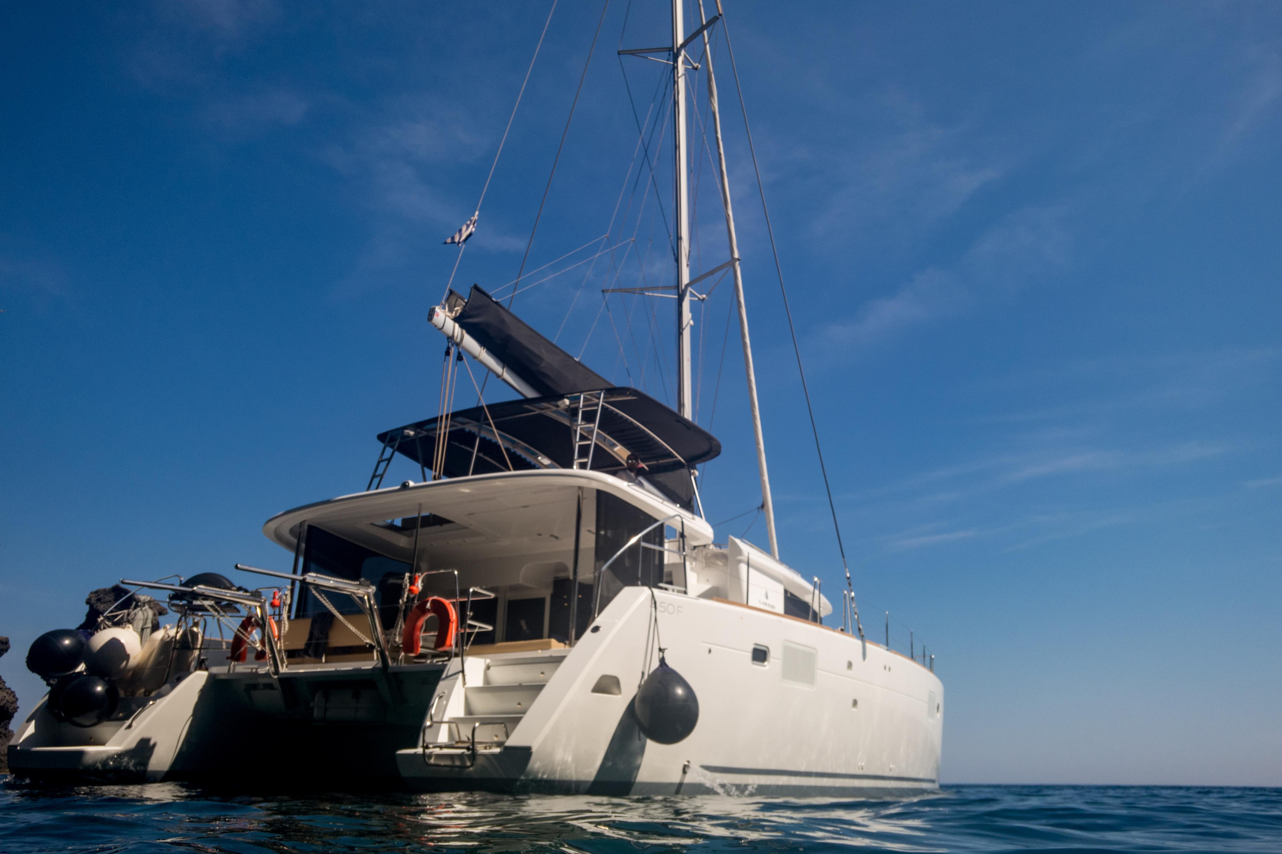 Photo #1 - Lagoon 450 F - 4 + 1 cab. (Madicon) in Santorini - 39373