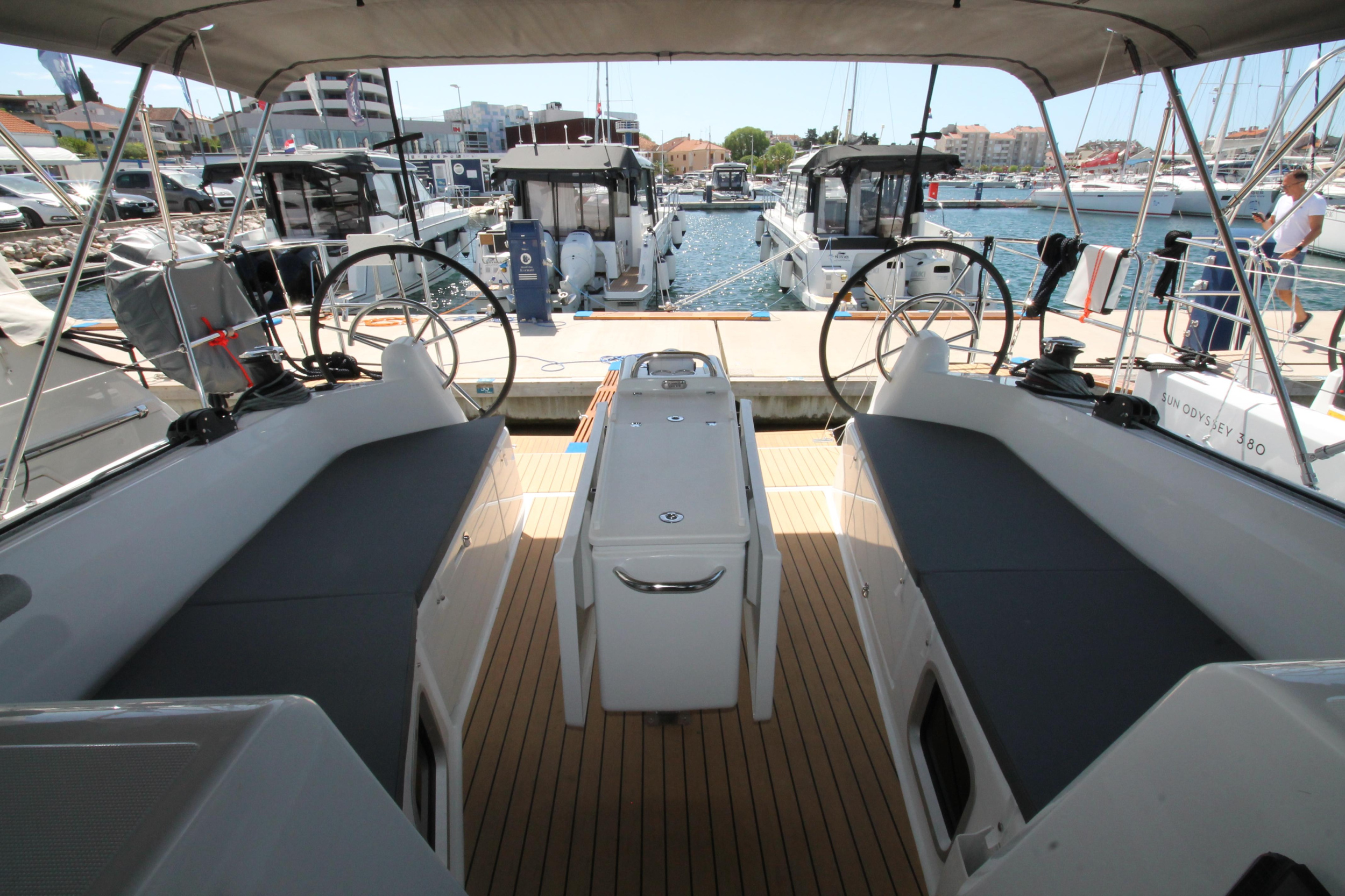 Photo #8 - Sun Odyssey 410 - 3 cab. (Bona Res) in Biograd - 39385
