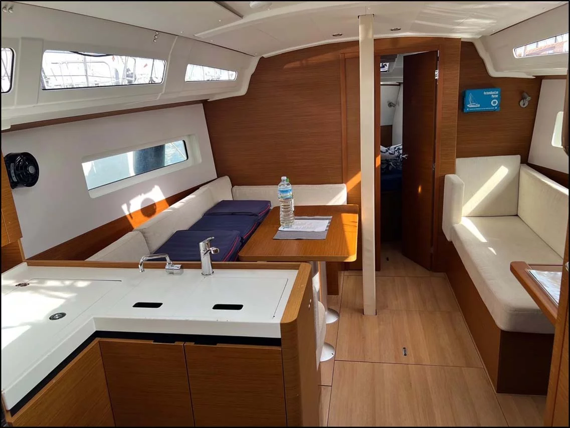 Sun Odyssey 380 (Golden eye)  - 2