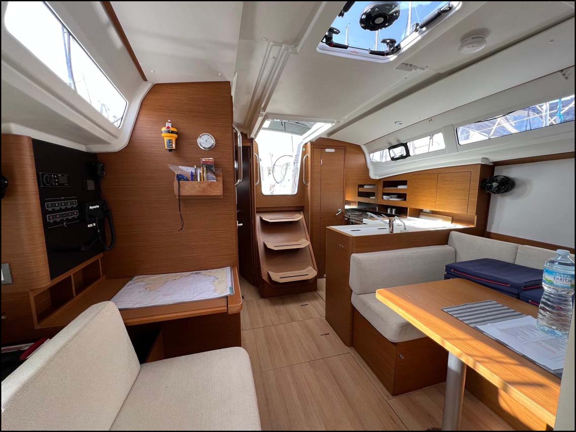 Photo #5 - Sun Odyssey 380 (Golden eye) in Palma - 39392
