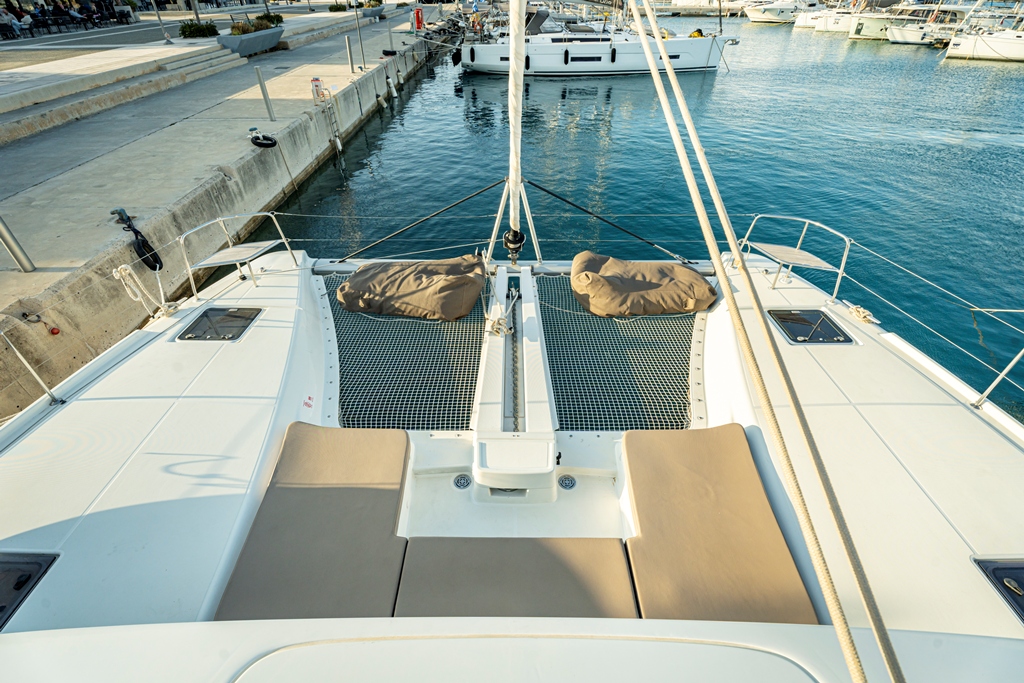 Lagoon 46 - 4 + 2 cab. — photo 8