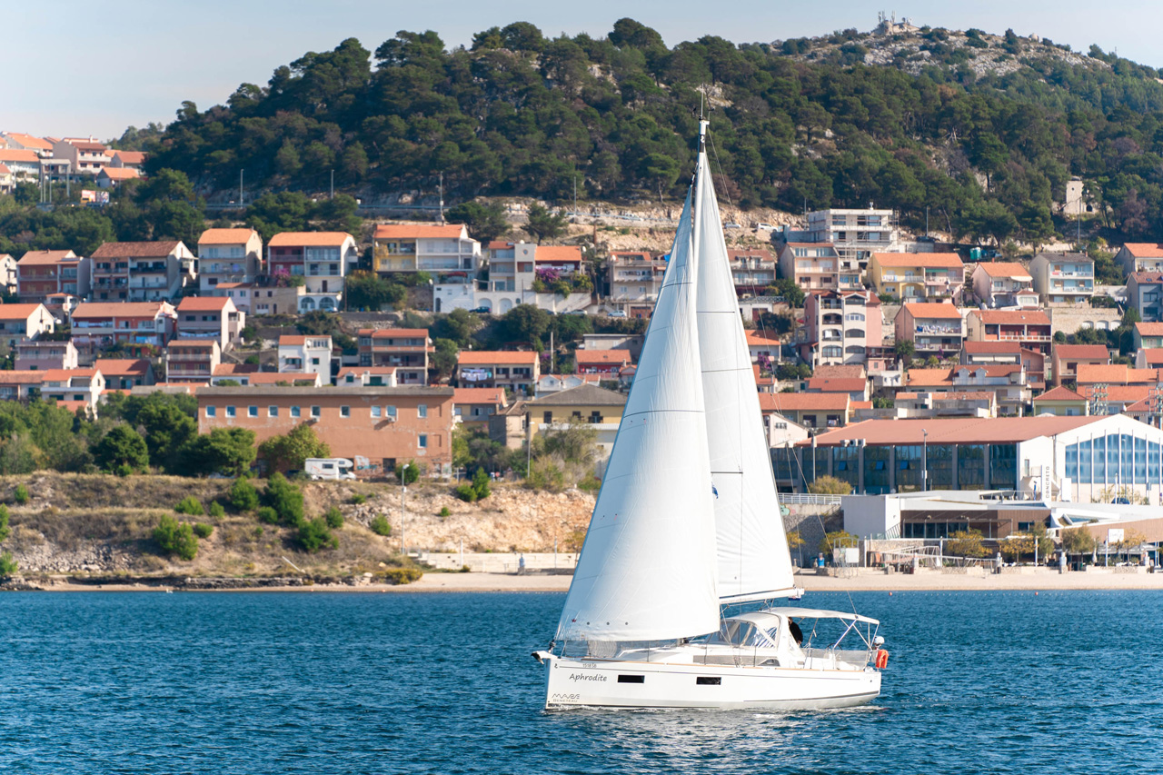 Photo #1 - Oceanis 38 - 3 cab. (Aphrodite) in Sibenik - 39449