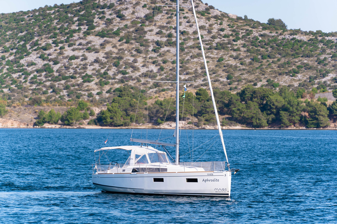 Photo #19 - Oceanis 38 - 3 cab. (Aphrodite) in Sibenik - 39449