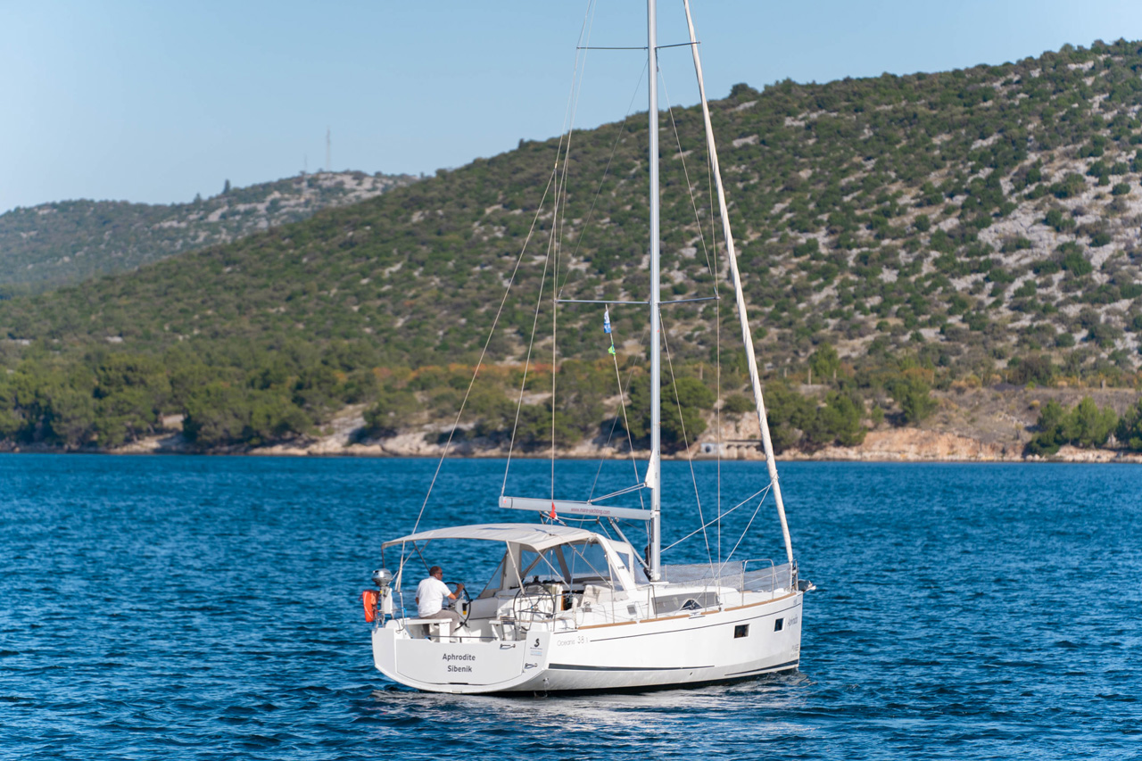 Photo #20 - Oceanis 38 - 3 cab. (Aphrodite) in Sibenik - 39449