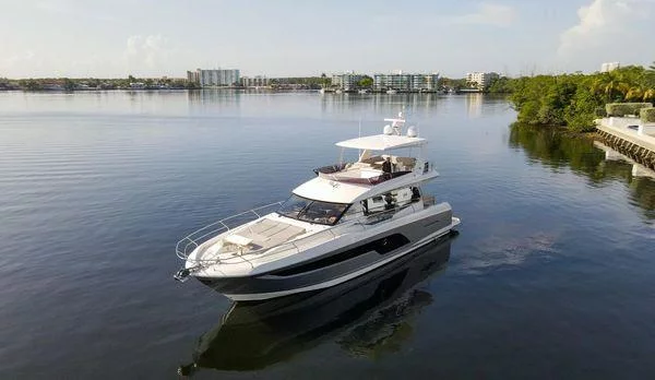 Prestige 590 Flybridge - 3 + 1 cab. (La Dolce Vita II)  - 0
